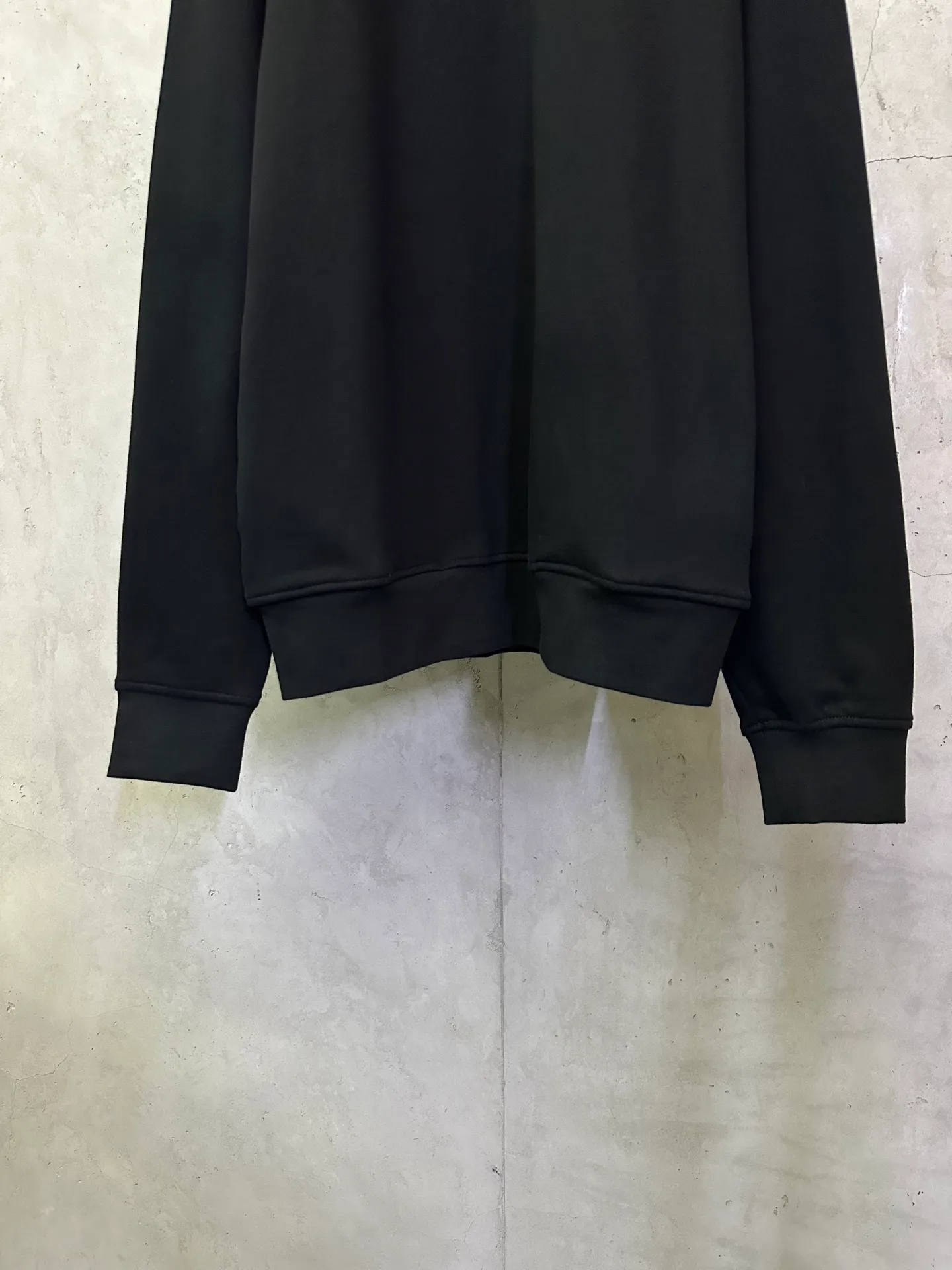 P410 Ralph Lauren gold embroidered half turtleneck sweatshirt Fabric: Made of custom-made Yayun essence cotton velvet material, soft and silky, comfortable and close to the skin, with a pure black tone as the base color, plaid twill trim on the neckline, carrying the elegance and retro of British style, custom hardware, threads, accessories, matching version, same style for men and women -Color: black -Size: S M L XL